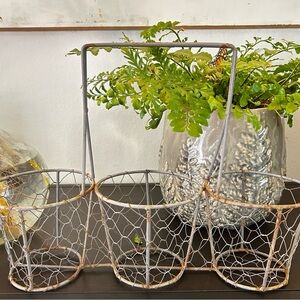 Rustic farmhouse plant pot holder